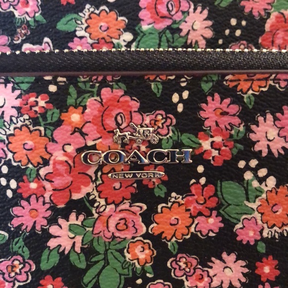 Coach satchel and wallet sold in a set - Picture 2 of 6